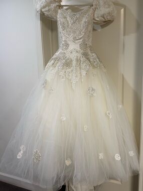 The Diamond Collection XS Wedding Dress Beaded Lace Sequin Ball Gown Puff Sleeve